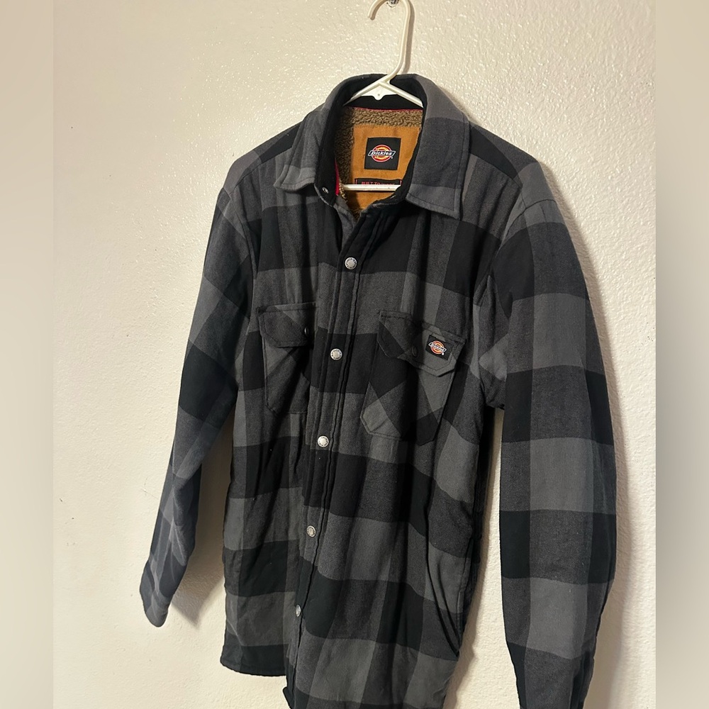 Dickies Fleece-Lined Flannel Shirt Jacket, Charcoal/Black Plaid, Size Medium. - Picture 4 of 8